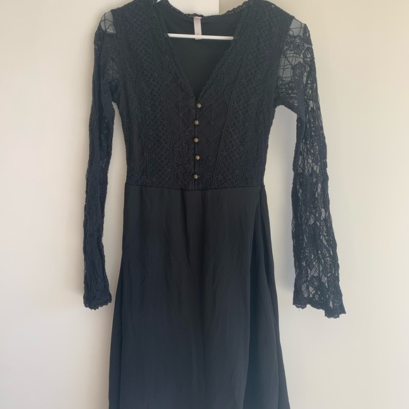 Very lightly-used cocktail dress- lace and chiffon - Picture 1 of 2